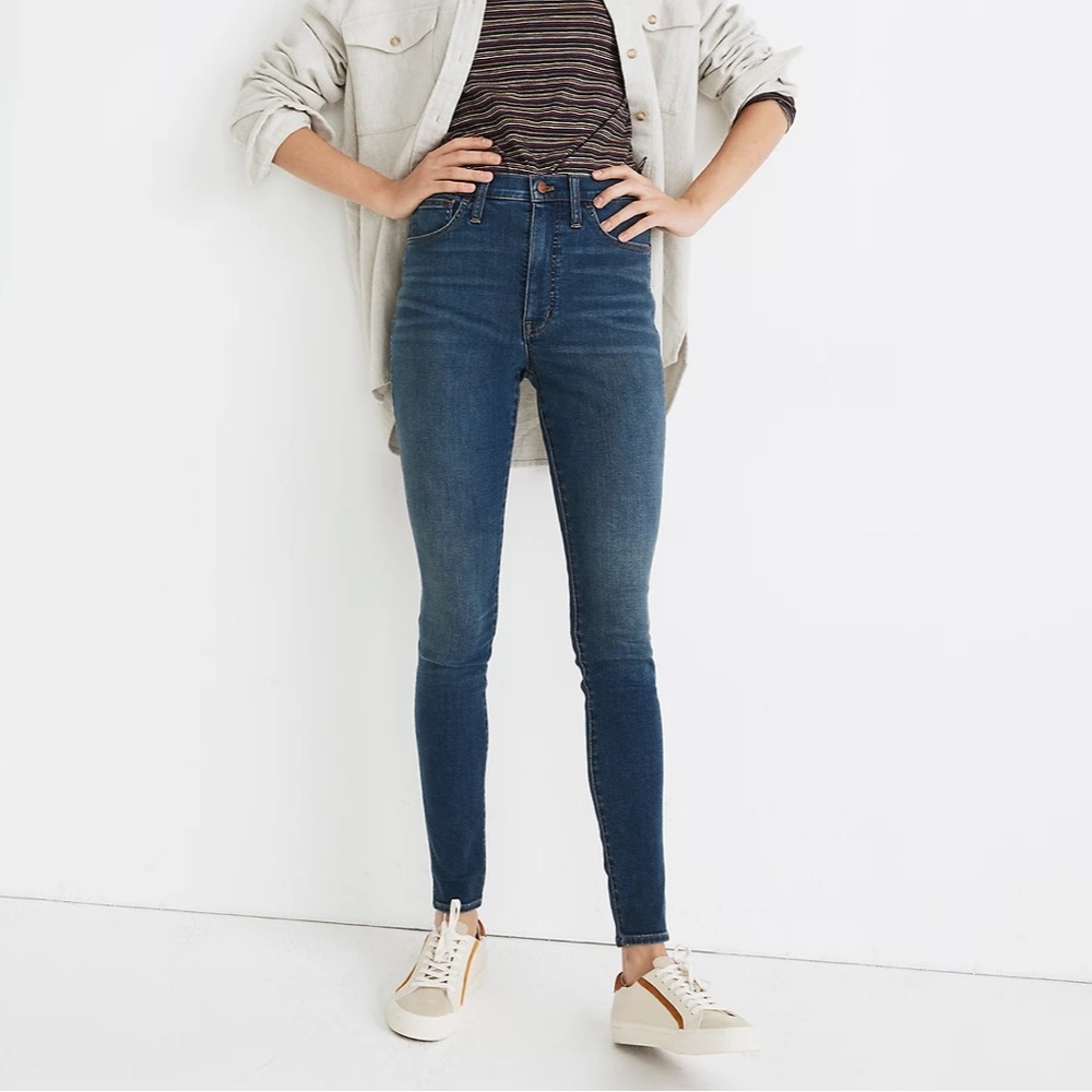 NWT 10" High-Rise Roadtripper Supersoft Jeans in Playford Wash in Size 25
